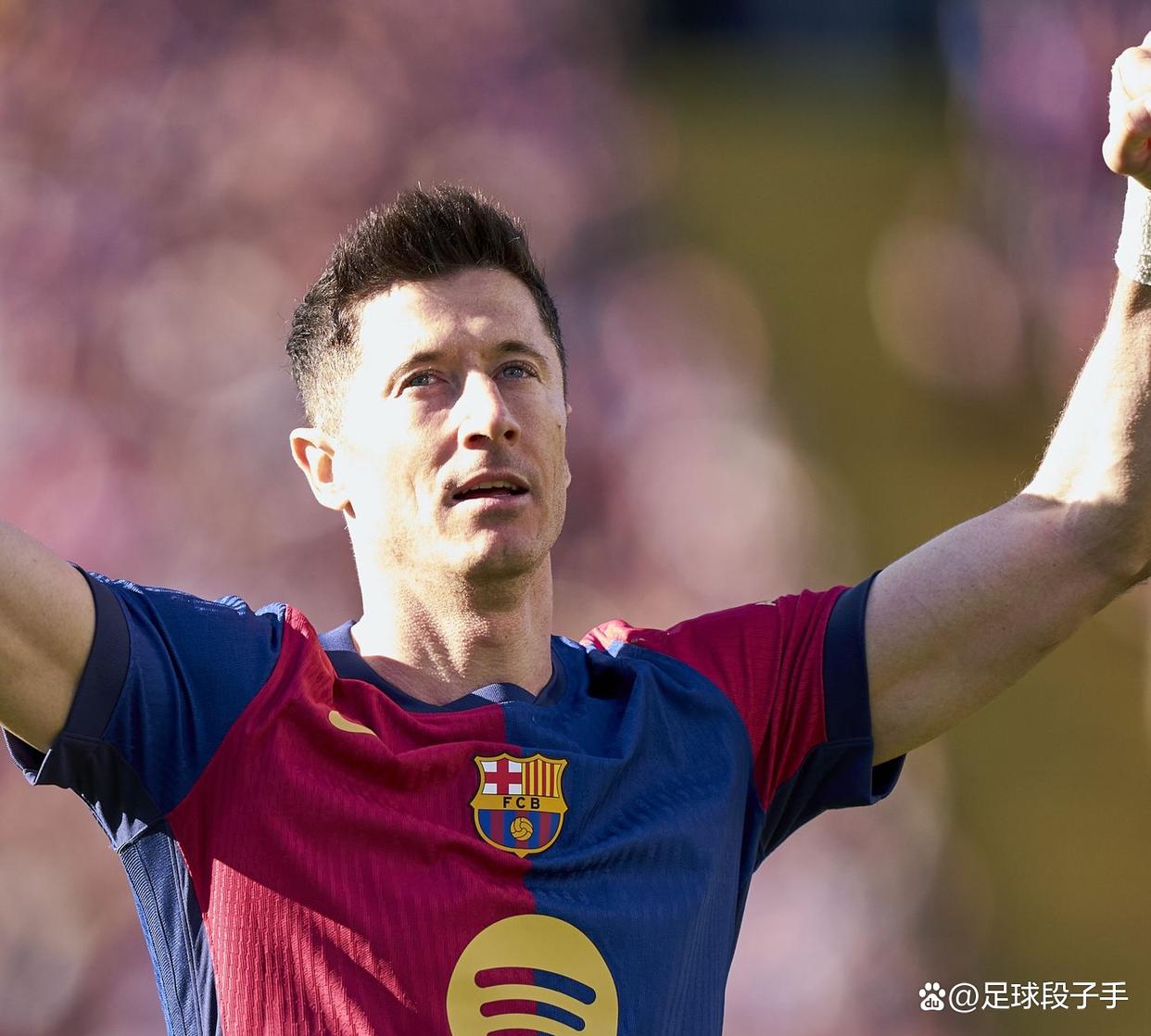 莱万多夫斯基迎来二十赛季高光表现，皇家马德里球迷沸腾！的简单介绍