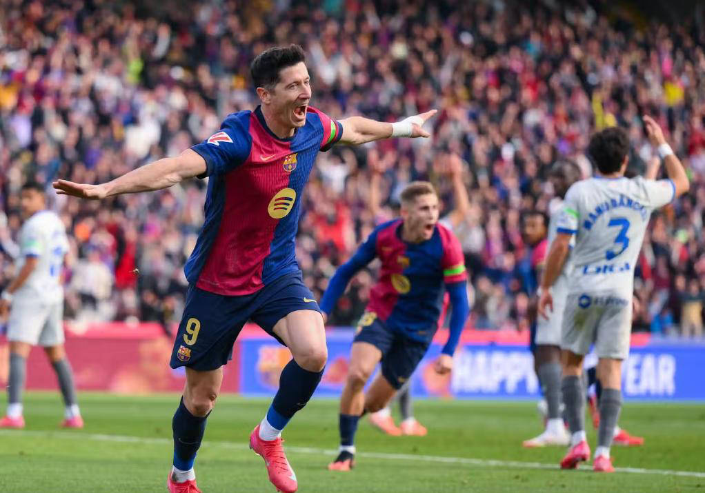 莱万多夫斯基迎来二十赛季高光表现，皇家马德里球迷沸腾！的简单介绍