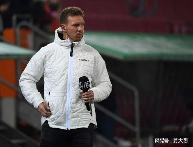 莱万多夫斯基爆冷击败拜仁，高光表现引爆全场！的简单介绍